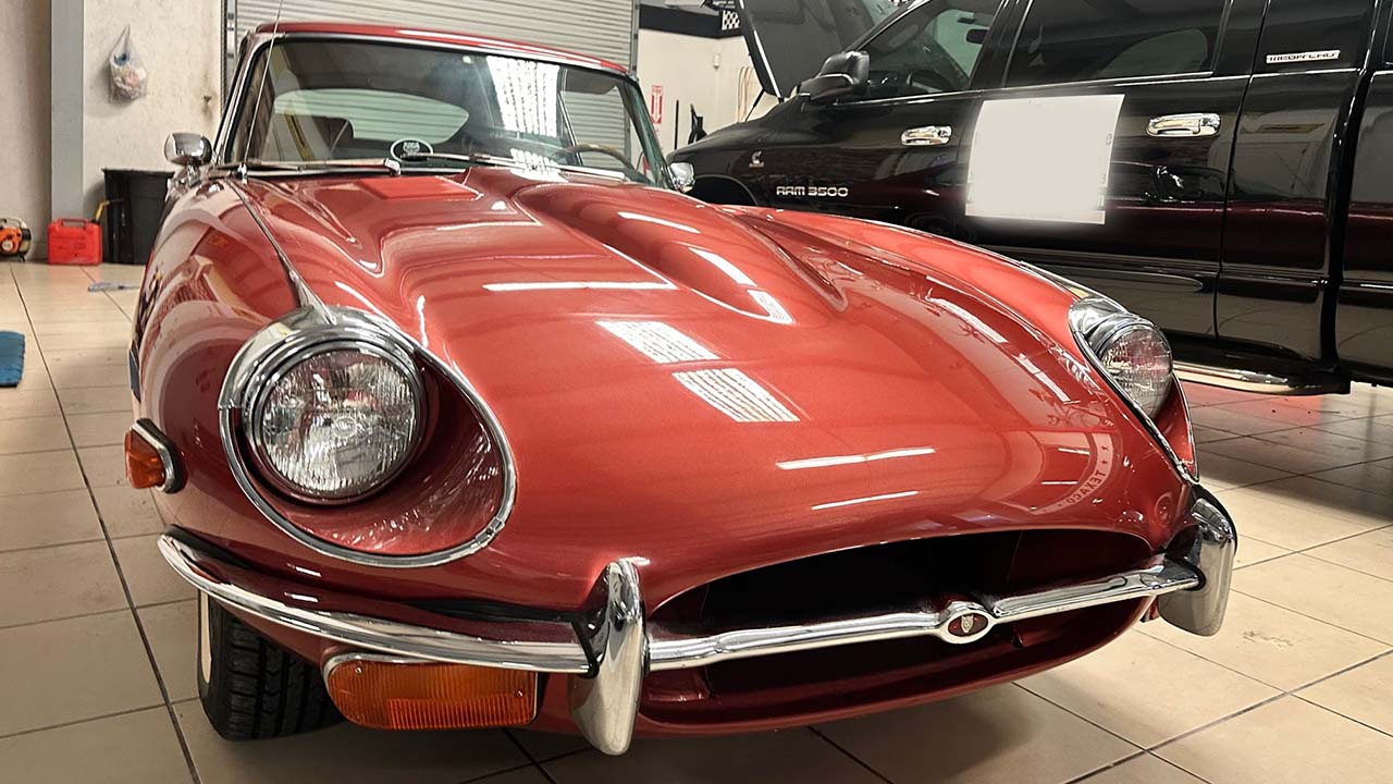 4th Image of a 1969 JAGUAR E-TYPE 11