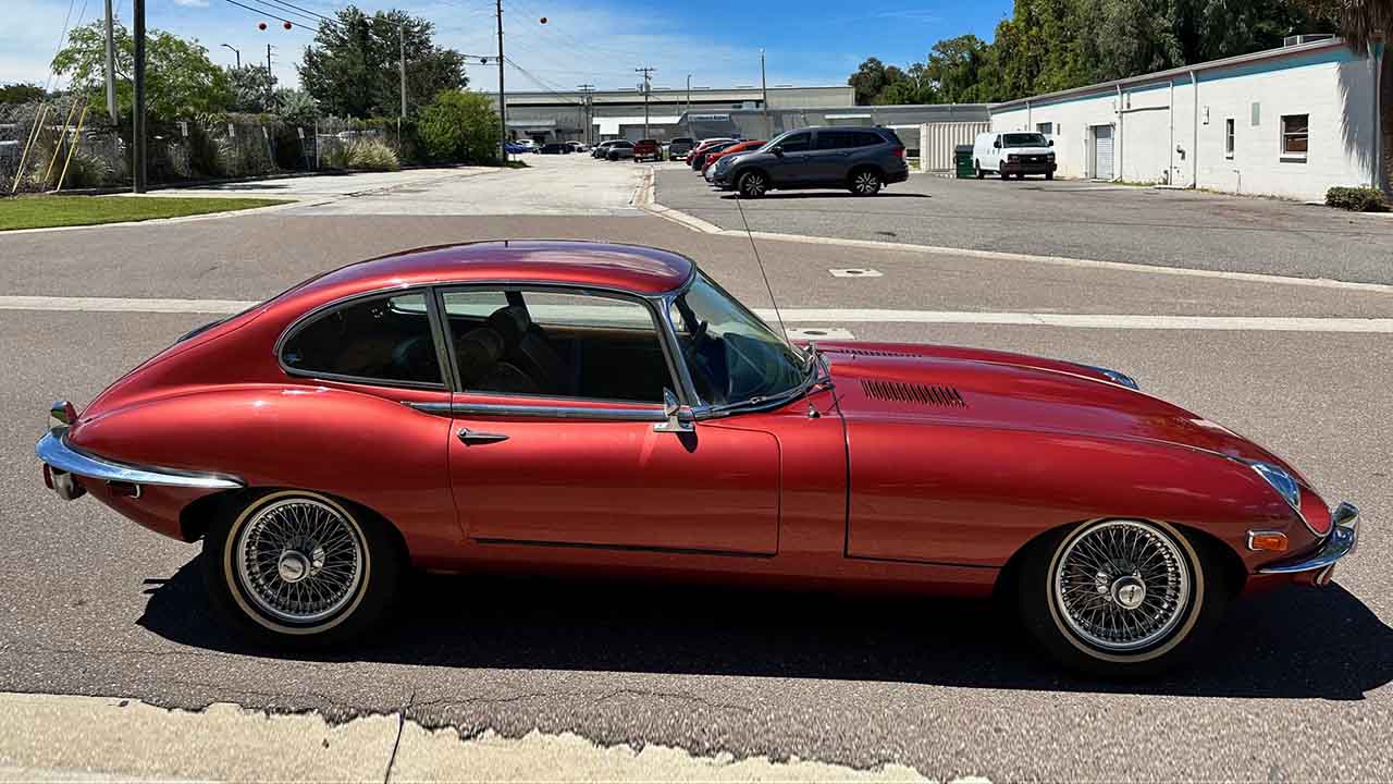 7th Image of a 1969 JAGUAR E-TYPE 11