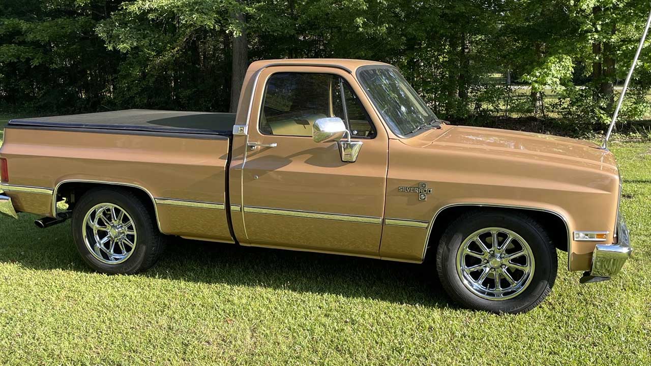 1st Image of a 1987 CHEVROLET R10