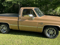 Image 2 of 7 of a 1987 CHEVROLET R10