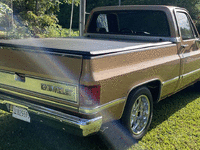 Image 3 of 7 of a 1987 CHEVROLET R10