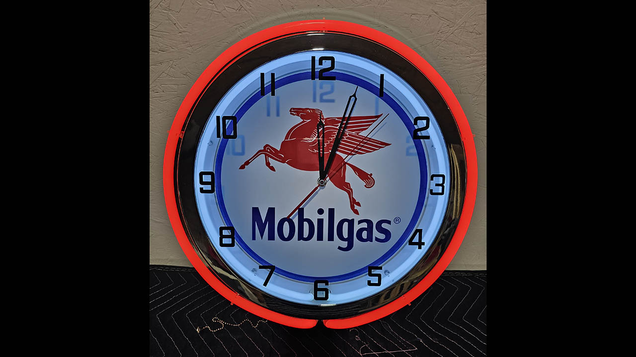 0th Image of a N/A MOBILGAS NEON CLOCK