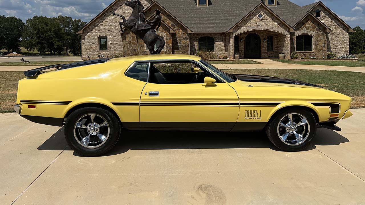 4th Image of a 1972 FORD MUSTANG MACH 1