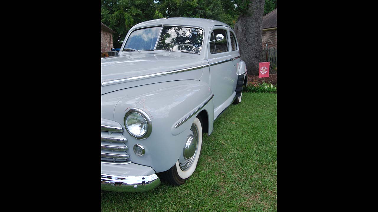 3rd Image of a 1947 FORD SUPER DELUXE