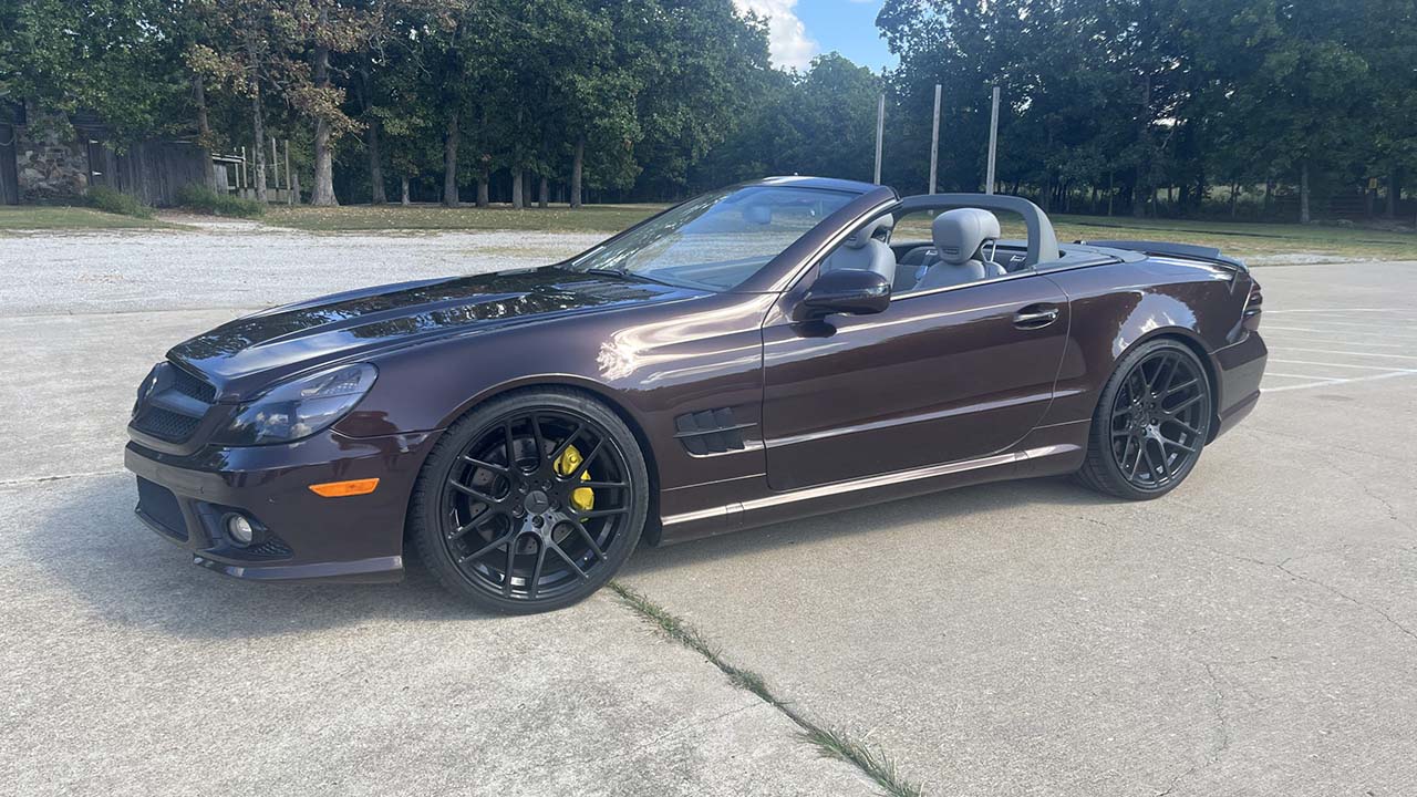 2nd Image of a 2011 MERCEDES SL550