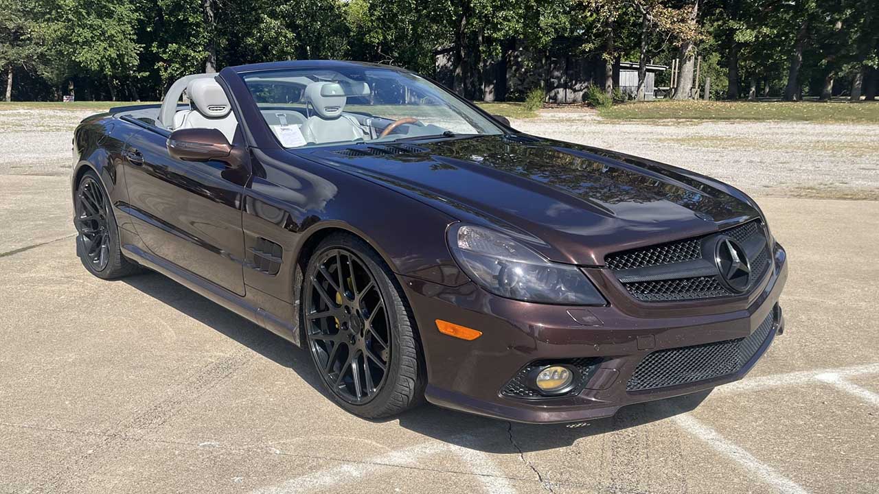 3rd Image of a 2011 MERCEDES SL550