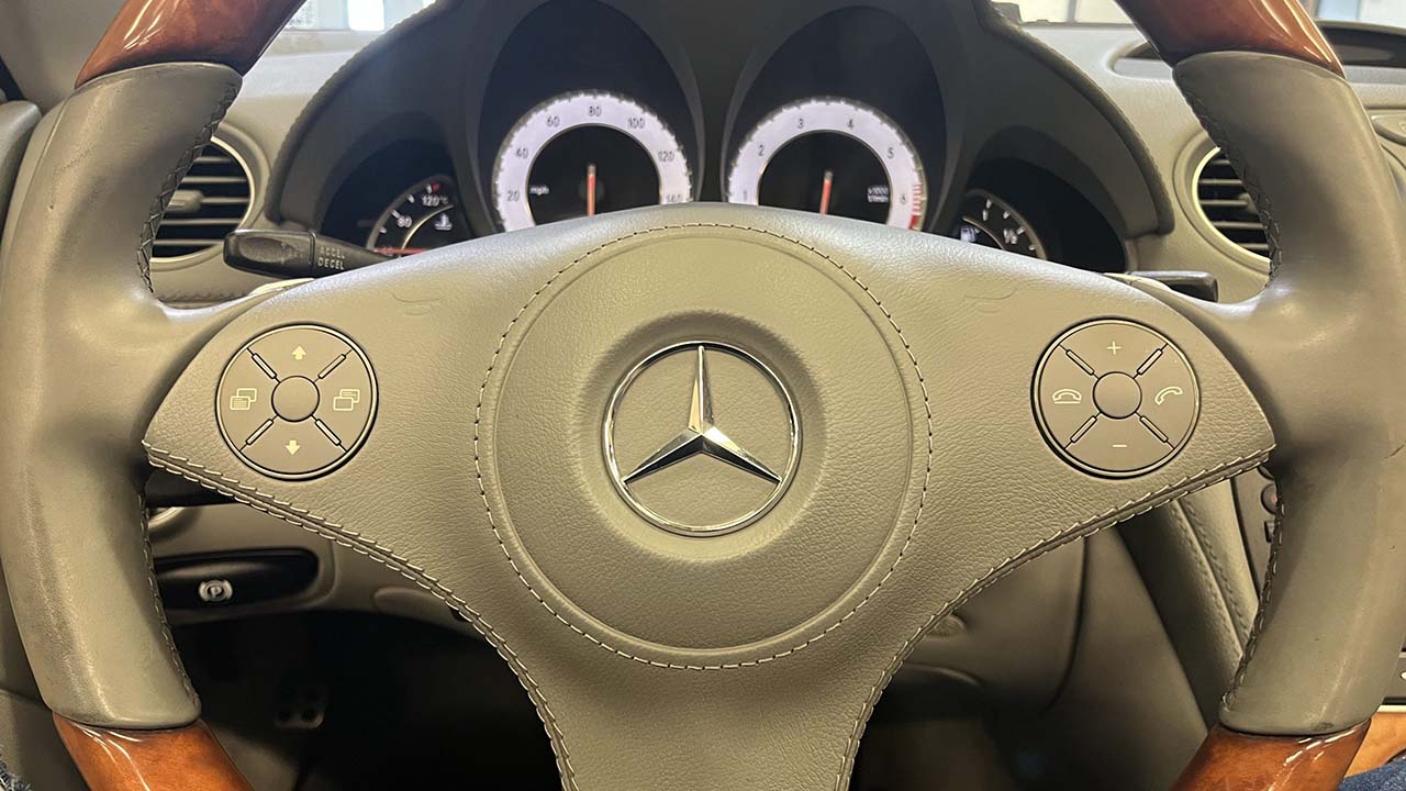 15th Image of a 2011 MERCEDES SL550