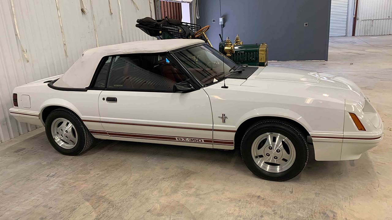 2nd Image of a 1984 FORD MUSTANG