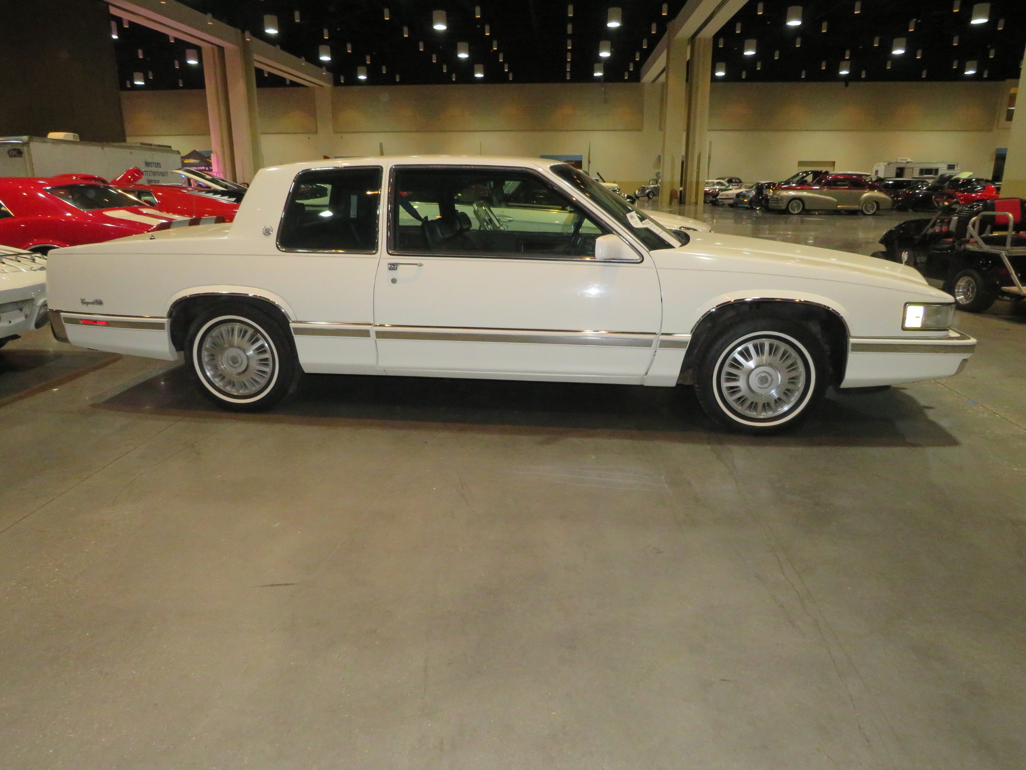 2nd Image of a 1991 CADILLAC DEVILLE