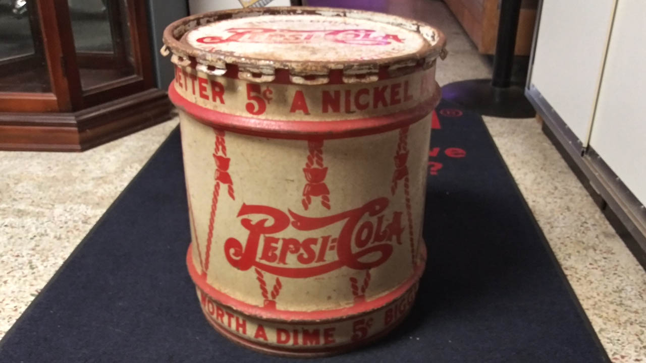 0th Image of a 1941 PEPSI COLA METAL CAN