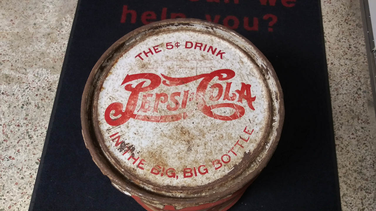 1st Image of a 1941 PEPSI COLA METAL CAN