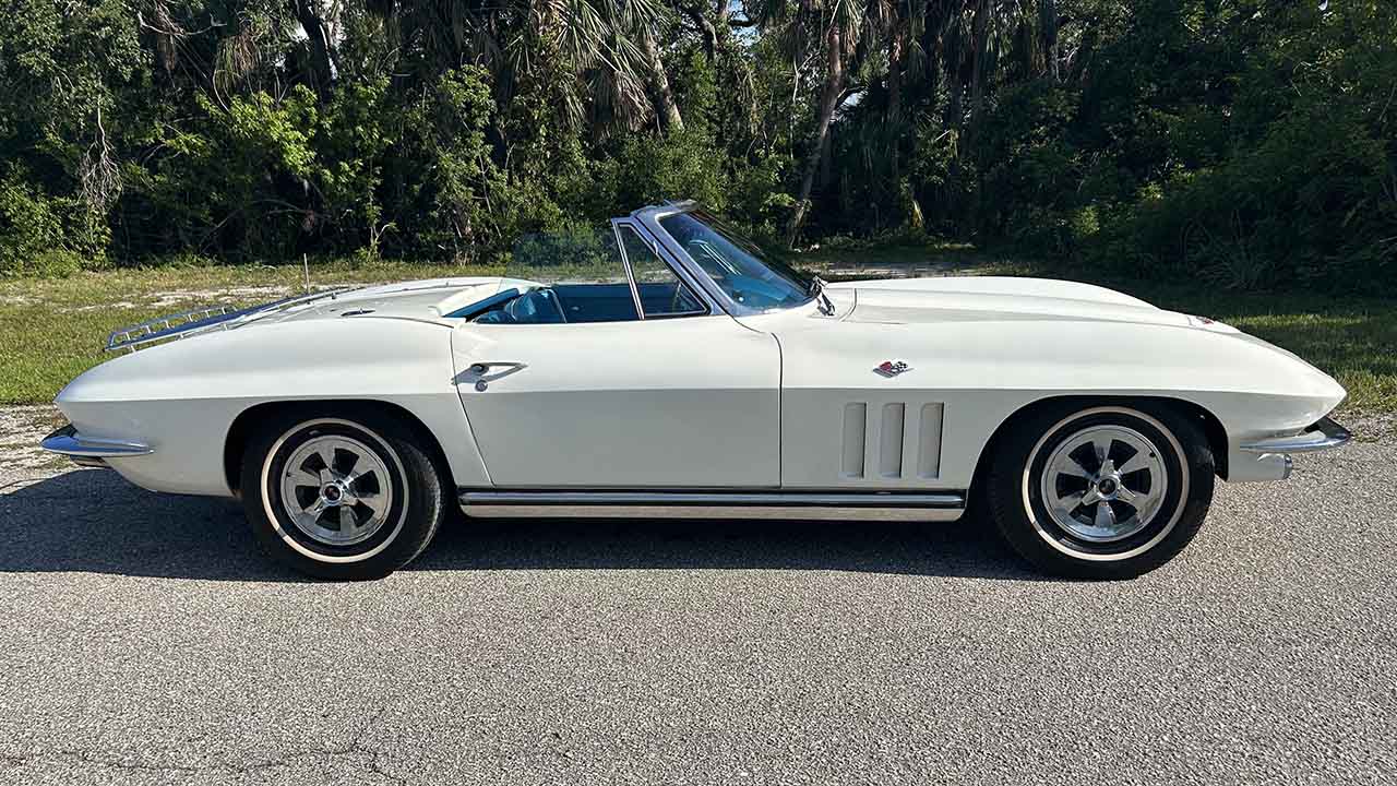 1st Image of a 1965 CHEVROLET CORVETTE