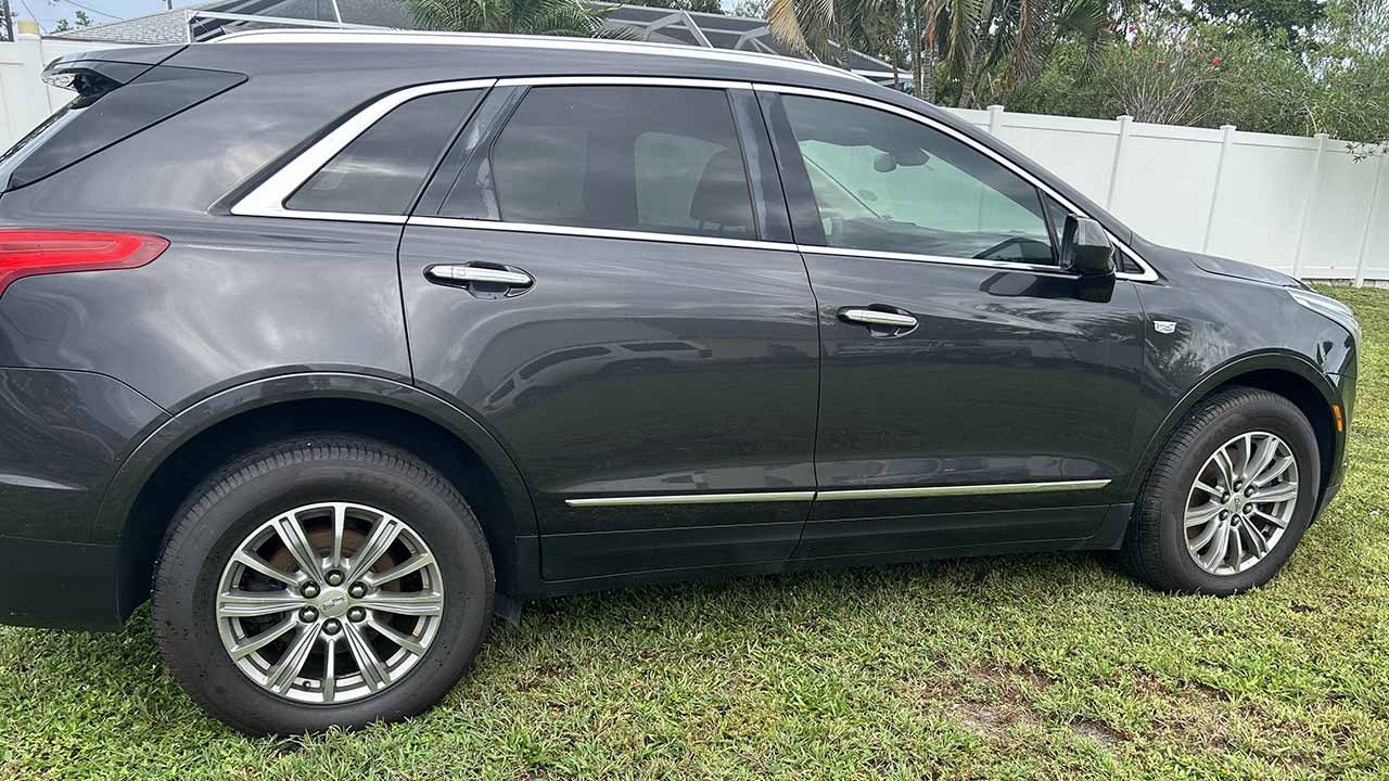 2nd Image of a 2017 CADILLAC XT5