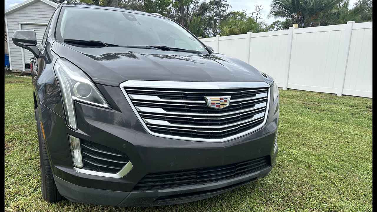 4th Image of a 2017 CADILLAC XT5