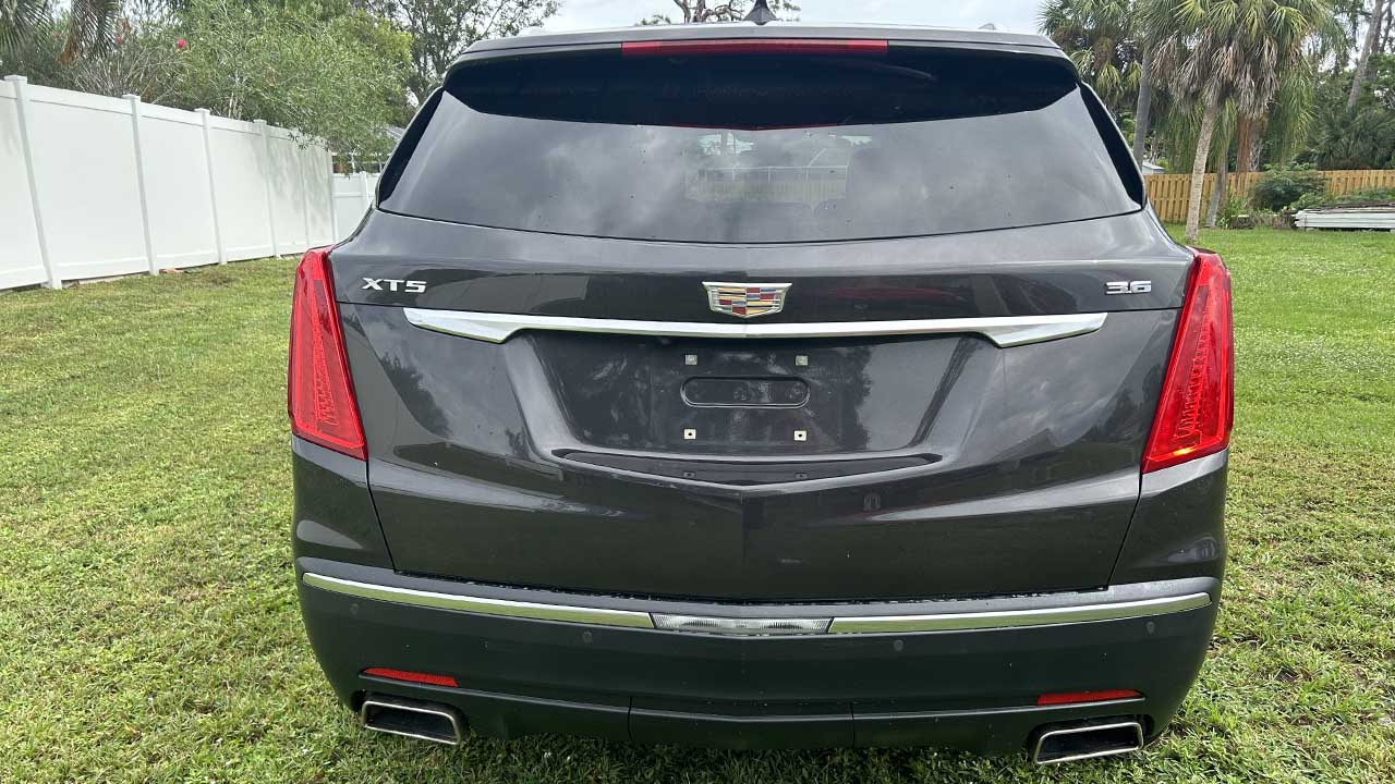 5th Image of a 2017 CADILLAC XT5