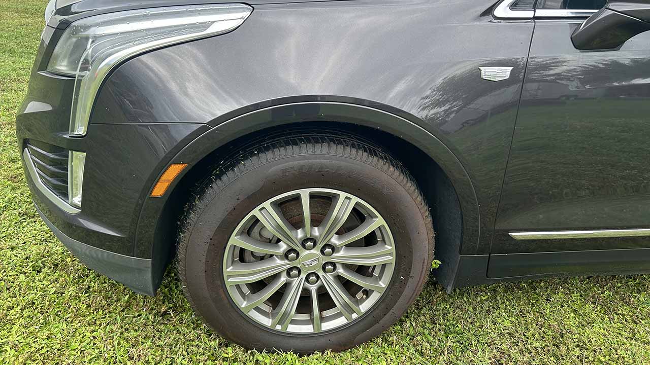 6th Image of a 2017 CADILLAC XT5