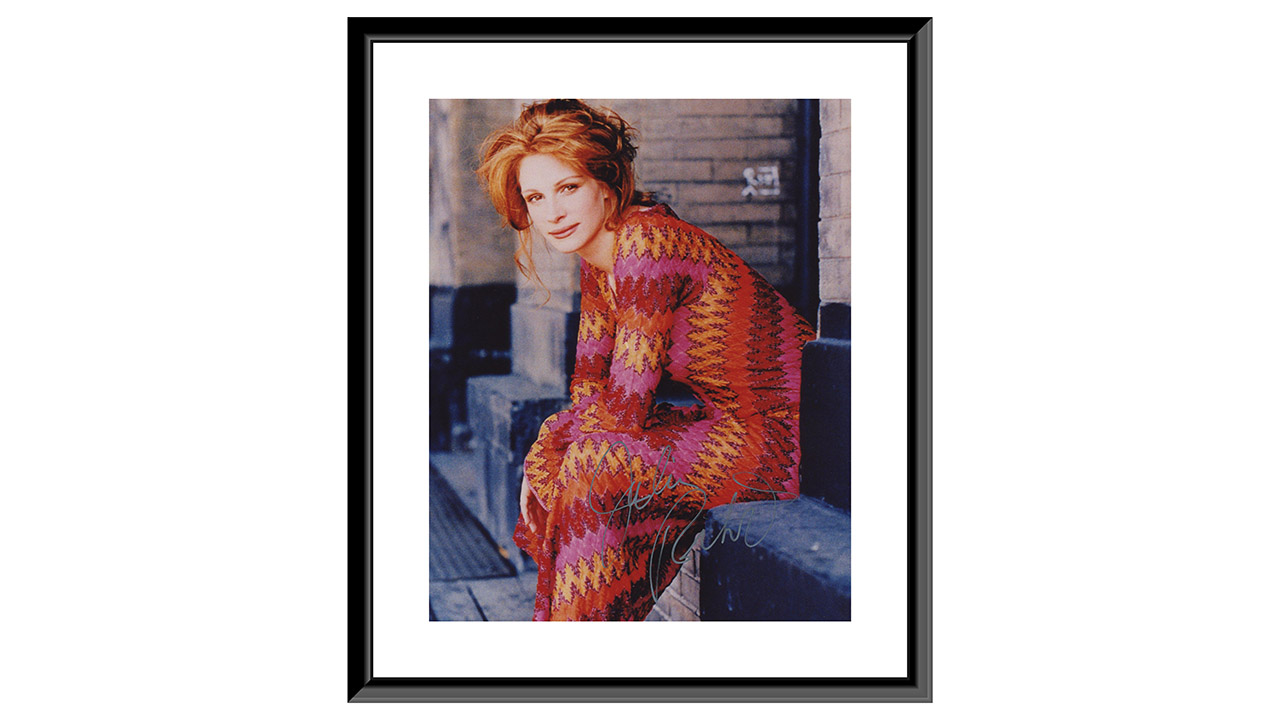 0th Image of a N/A JULIA ROBERTS SIGNED PHOTO