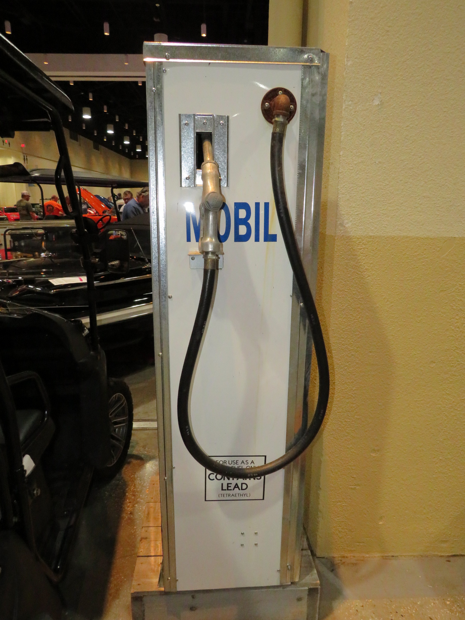 2nd Image of a N/A MOBIL REPLICA GAS PUMP