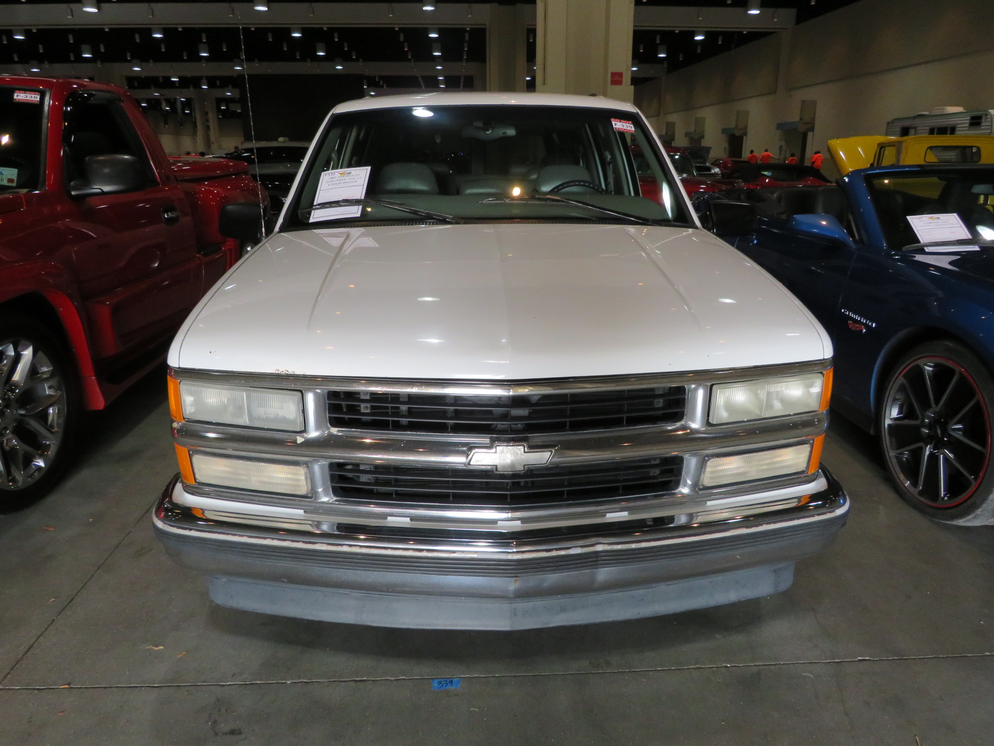 2nd Image of a 1997 CHEVROLET SUBURBAN 1500 LT