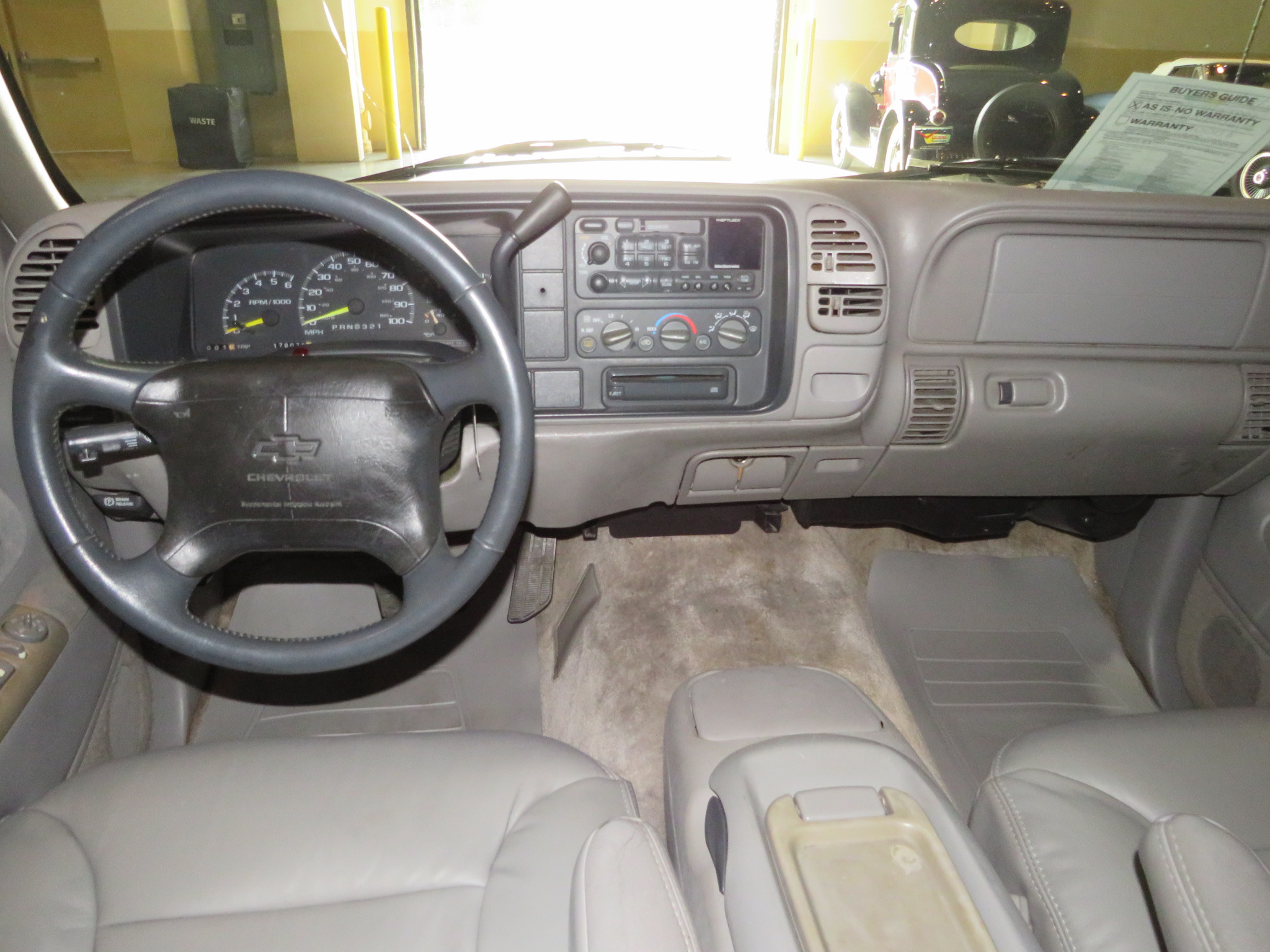 4th Image of a 1997 CHEVROLET SUBURBAN 1500 LT