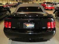 Image 4 of 13 of a 2002 FORD MUSTANG