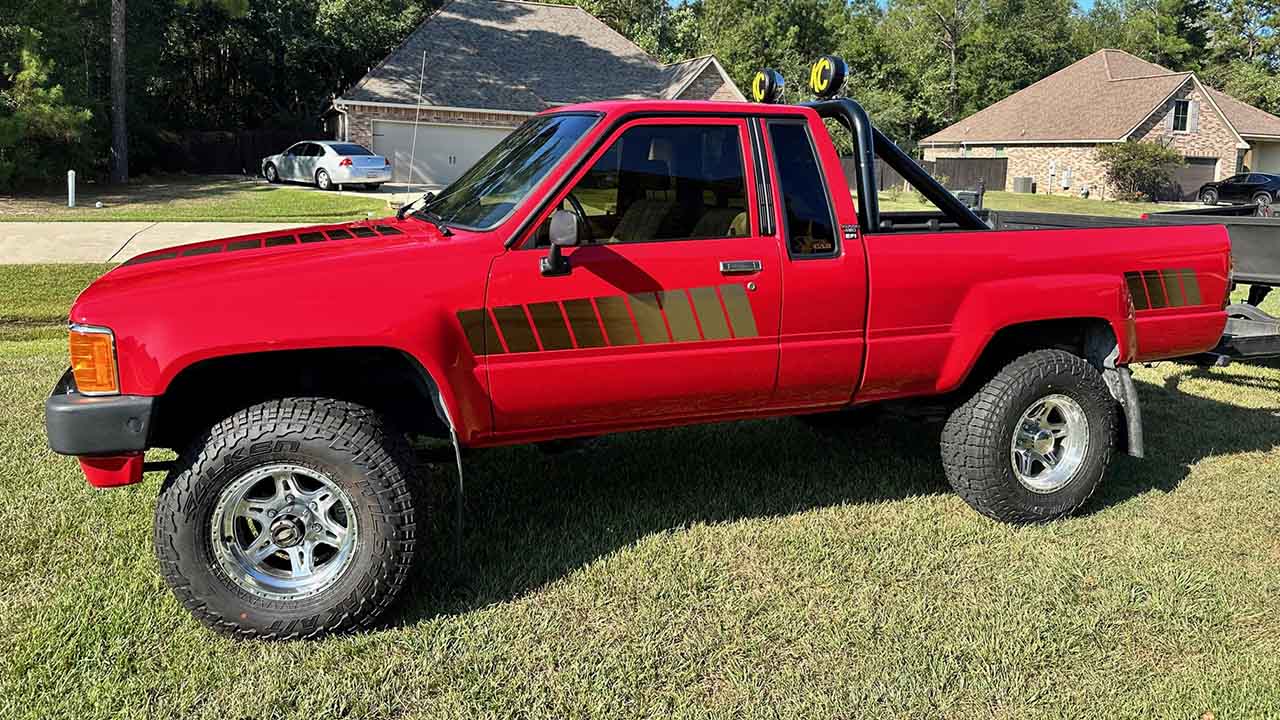 0th Image of a 1985 TOYOTA PICKUP SR5