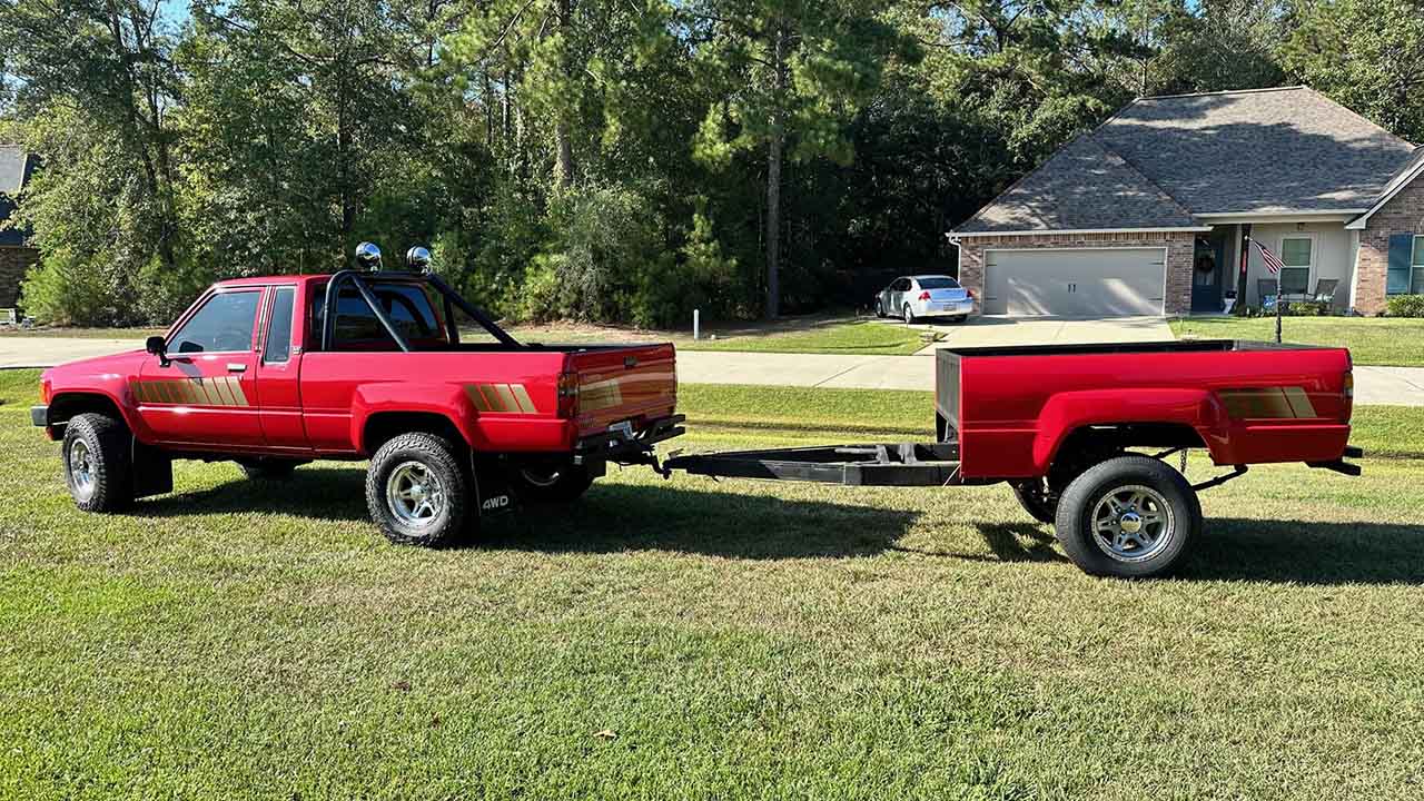 1st Image of a 1985 TOYOTA PICKUP SR5