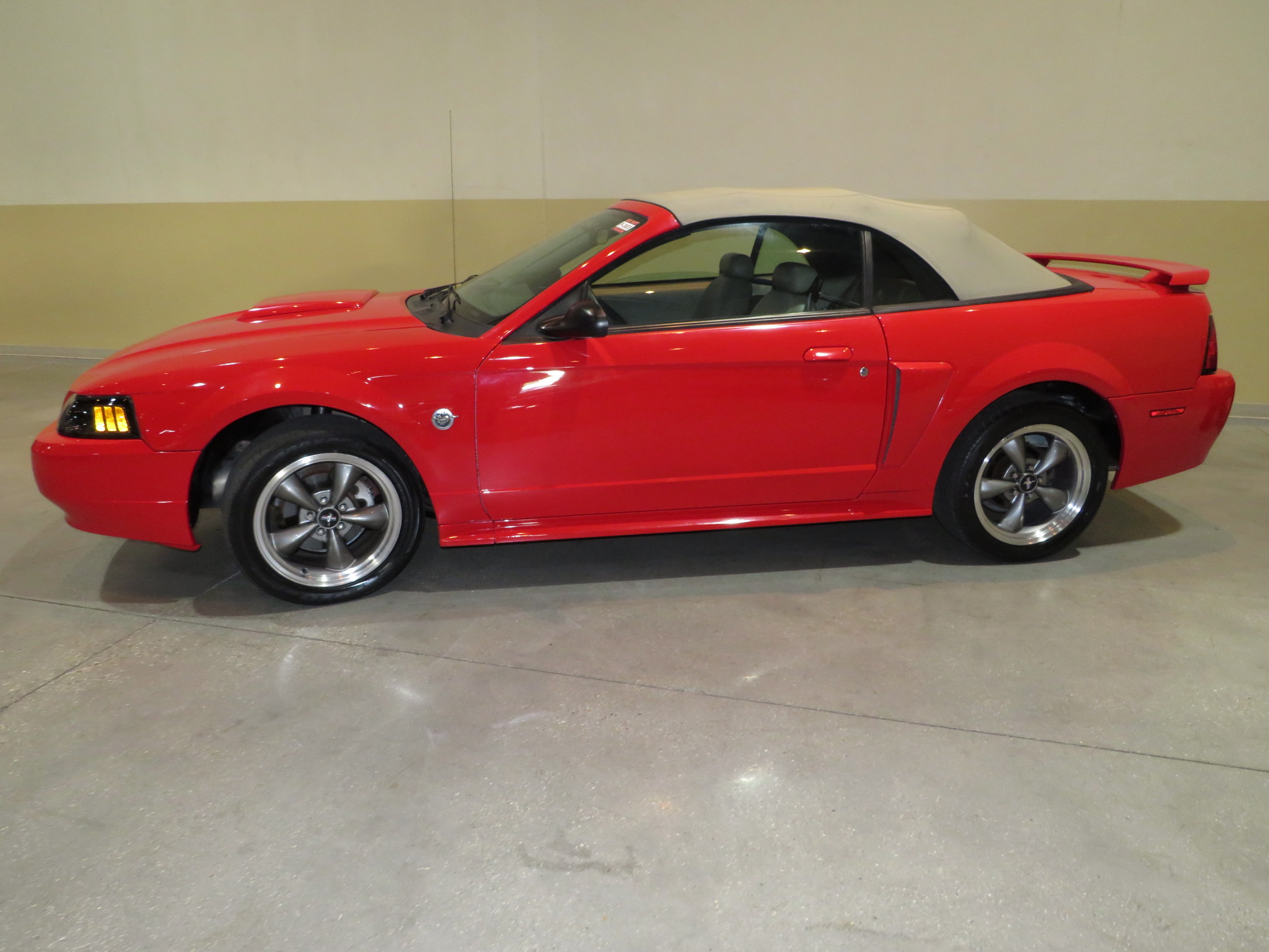 2nd Image of a 2004 FORD MUSTANG