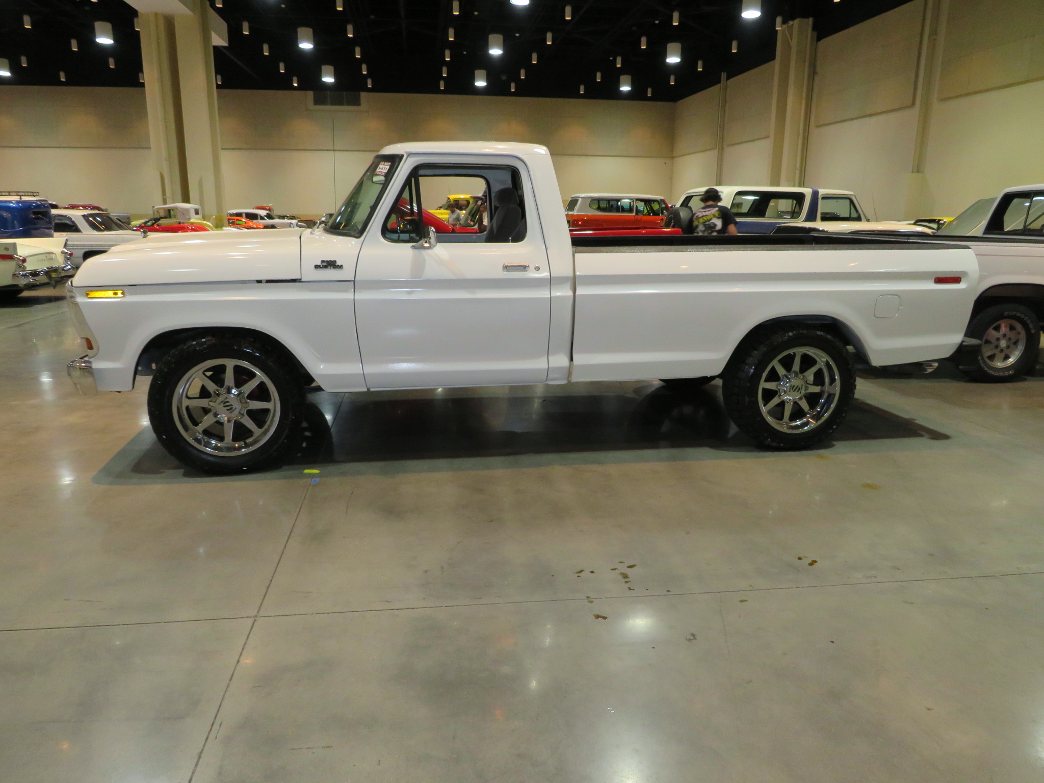 2nd Image of a 1977 FORD F100 CUSTOM