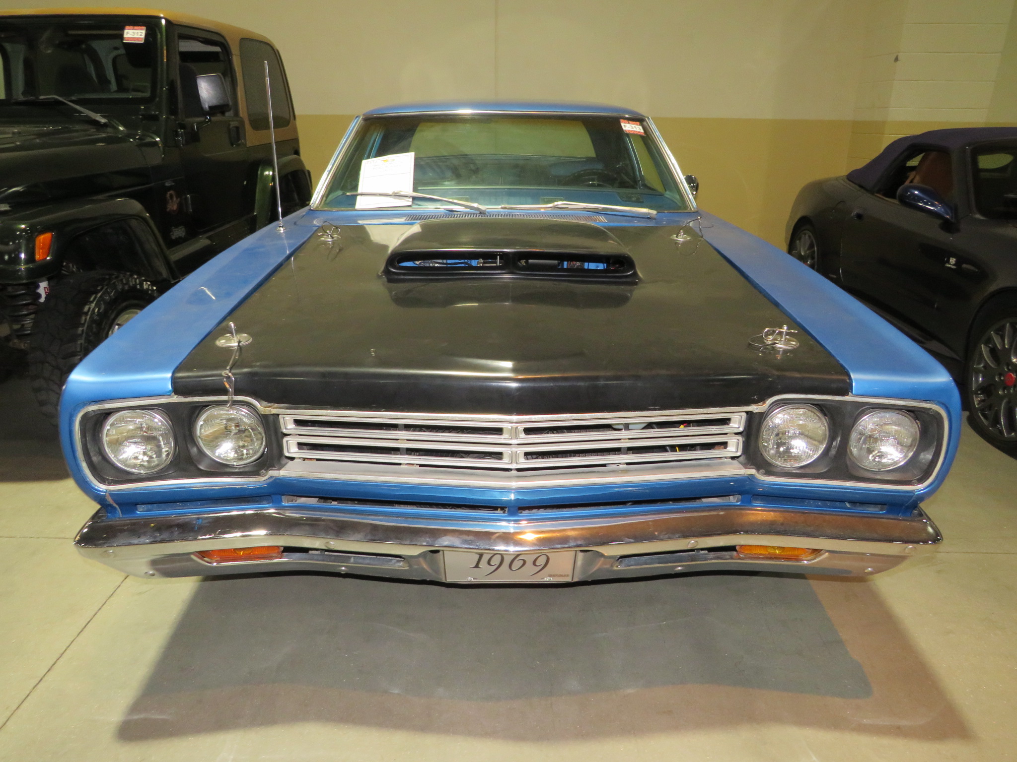 2nd Image of a 1969 PLYMOUTH ROAD RUNNER