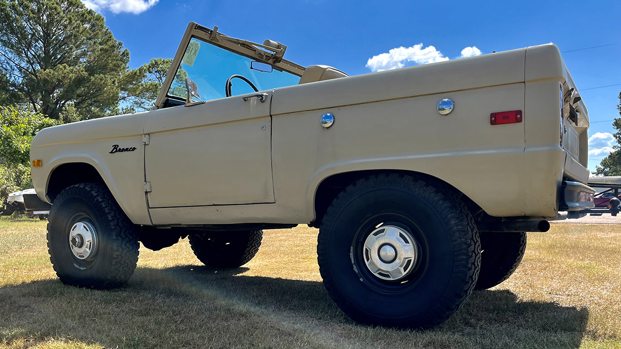 2nd Image of a 1972 FORD BRONCO