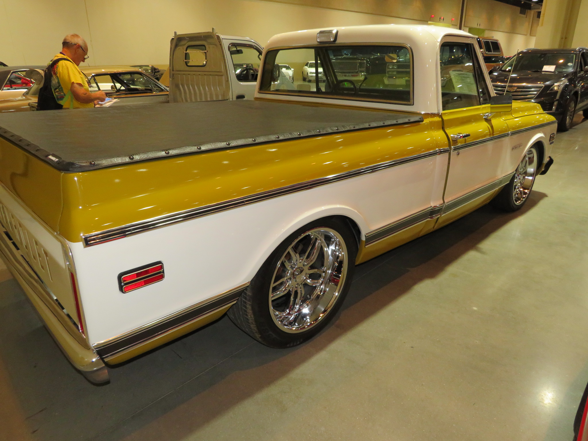 2nd Image of a 1971 CHEVROLET CHEYENNE