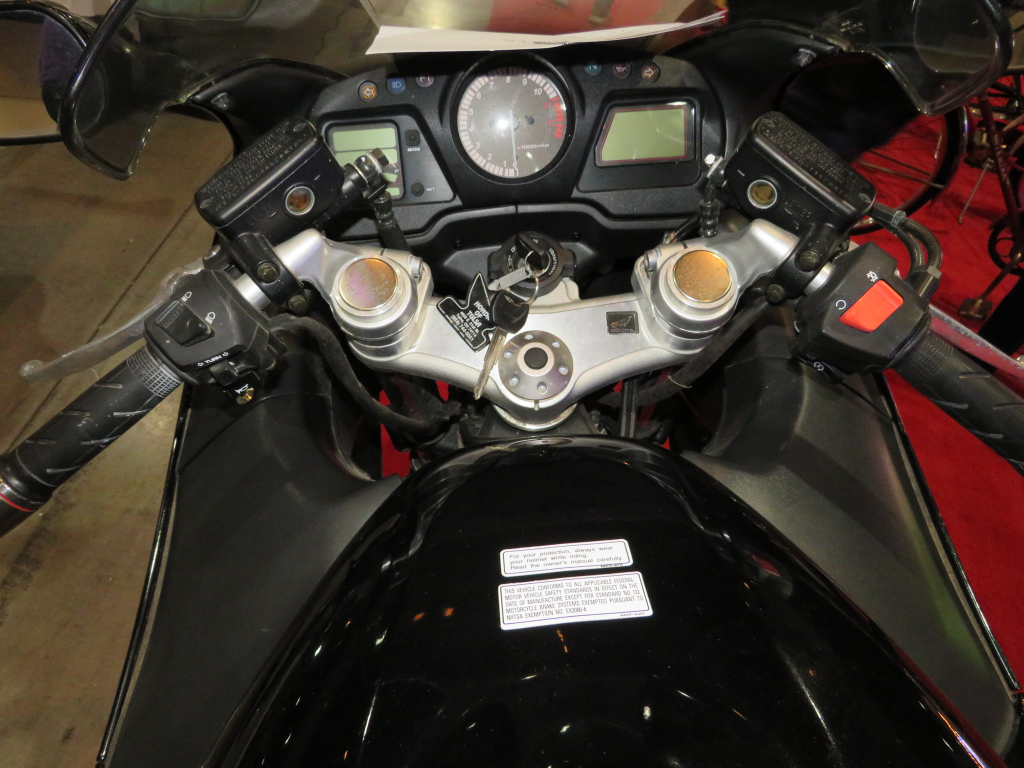 3rd Image of a 2003 HONDA CBR1100XX