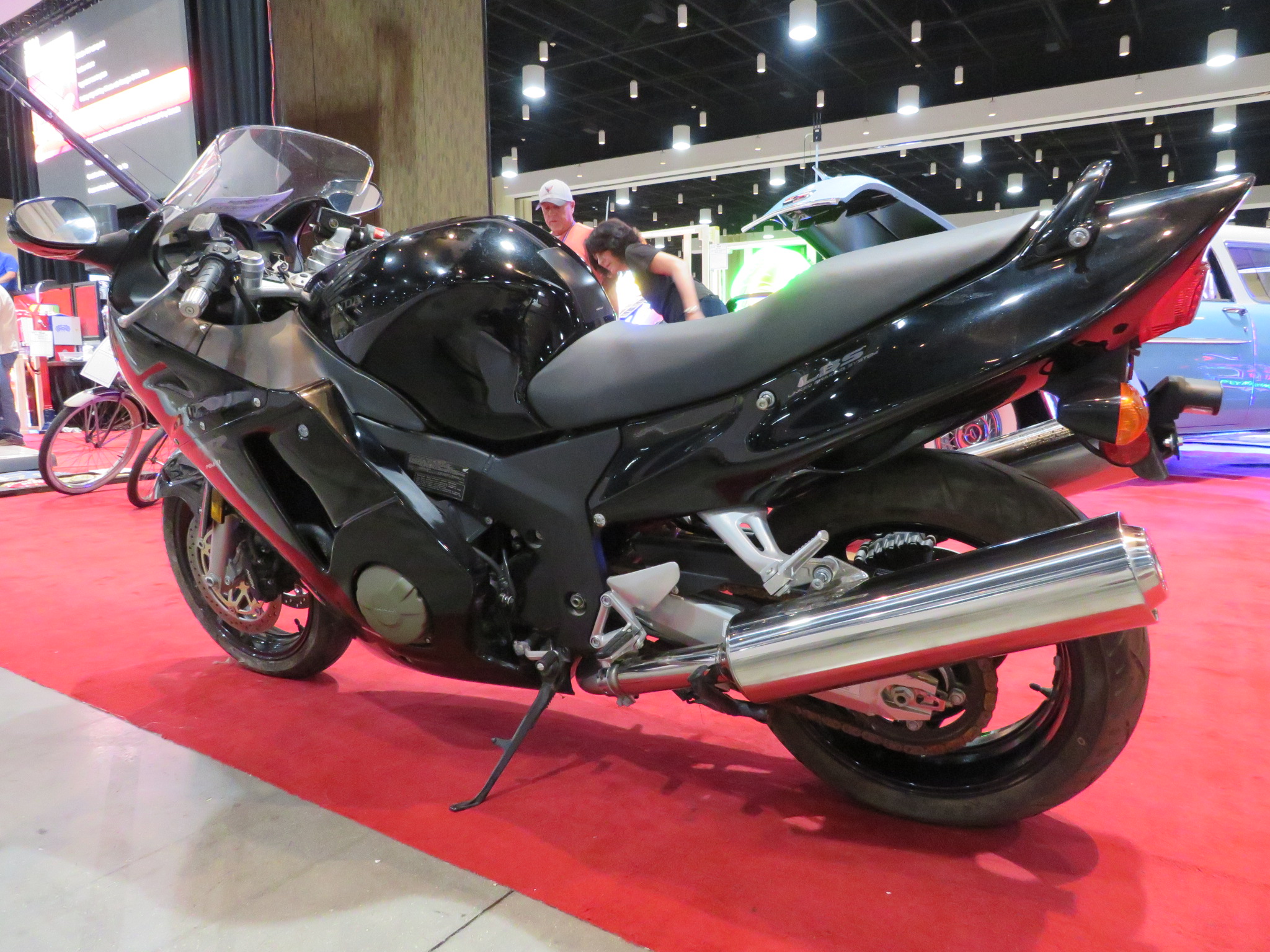 4th Image of a 2003 HONDA CBR1100XX