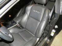 Image 6 of 12 of a 2004 PONTIAC GTO