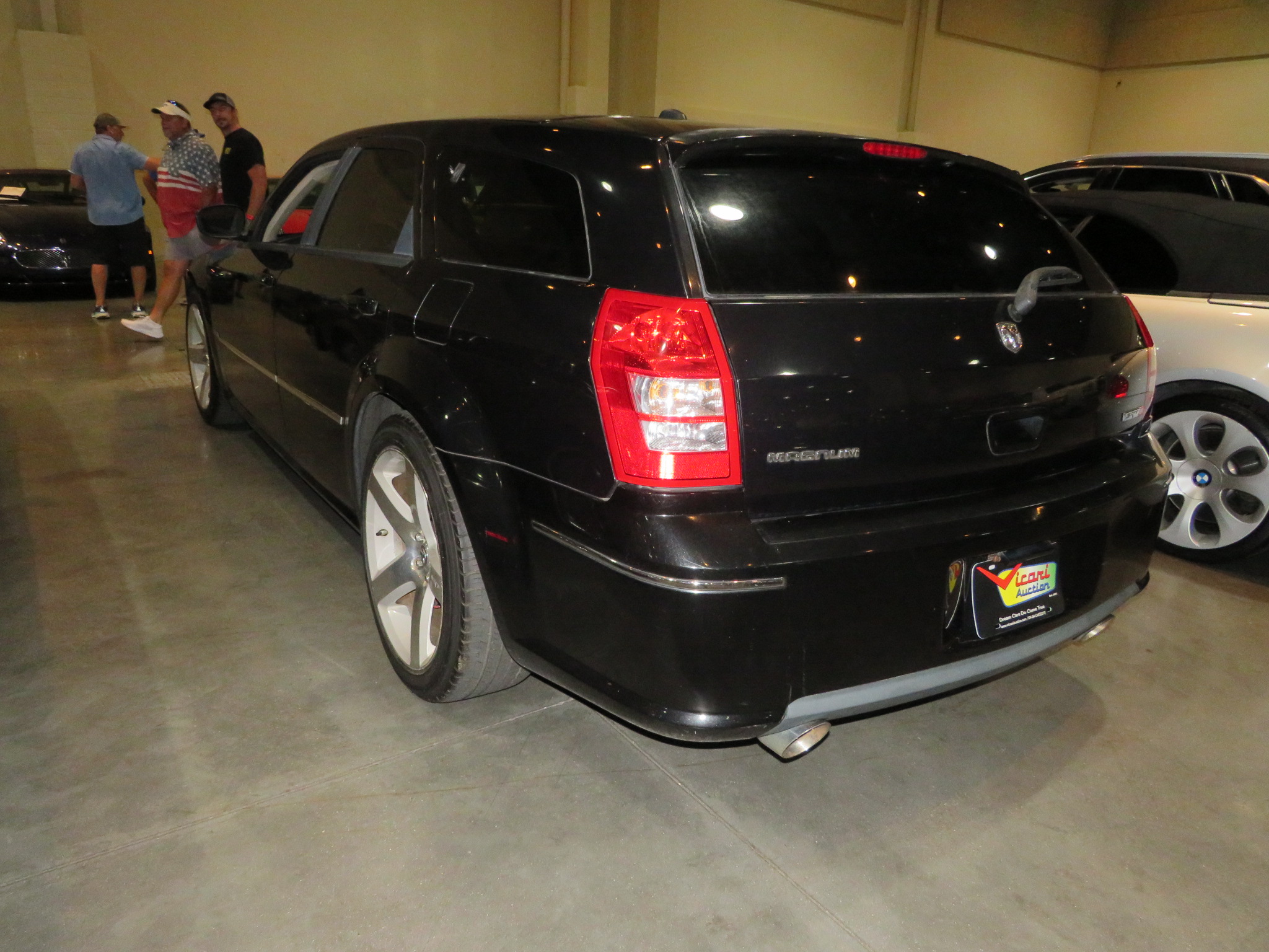 1st Image of a 2006 DODGE MAGNUM SRT-8