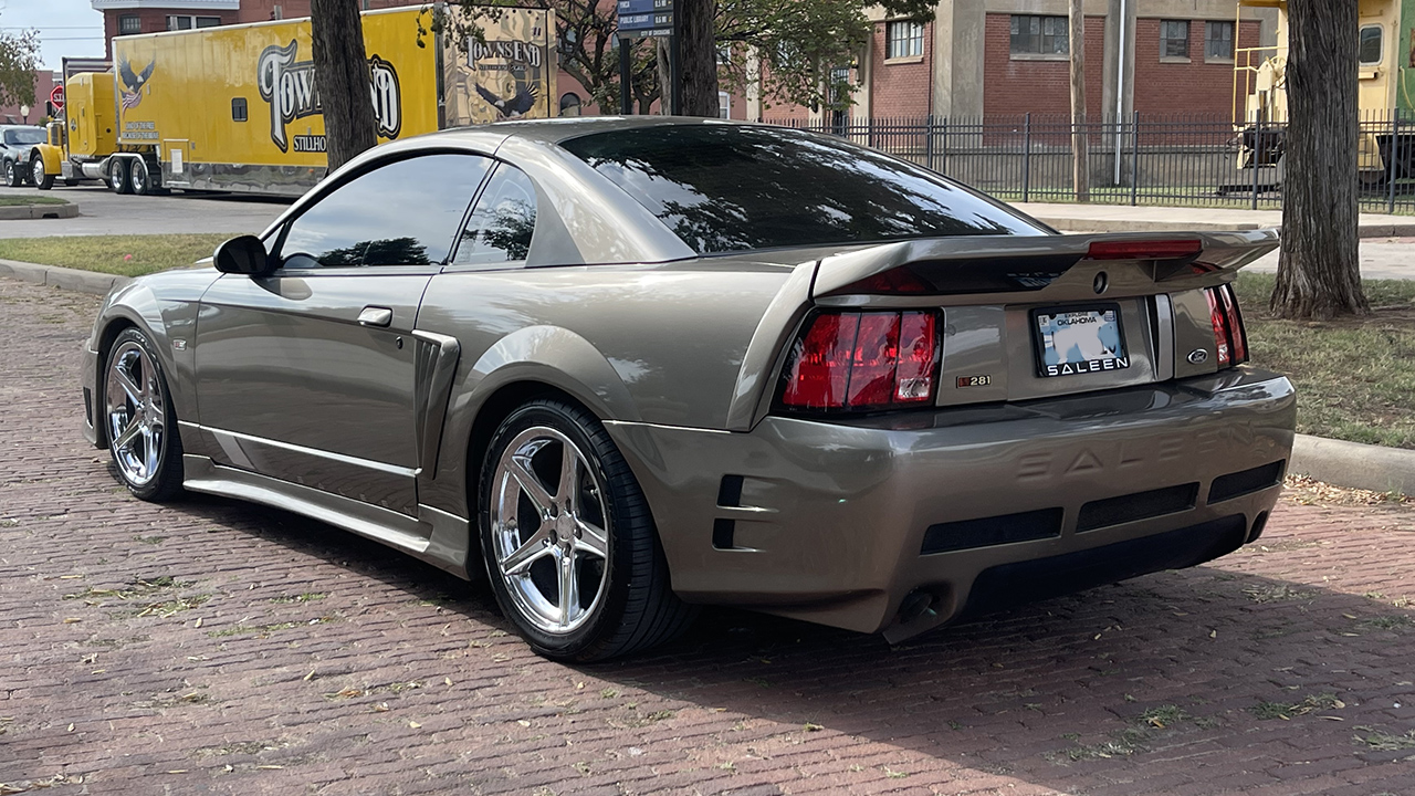 2nd Image of a 2002 FORD MUSTANG GT PREMIUM