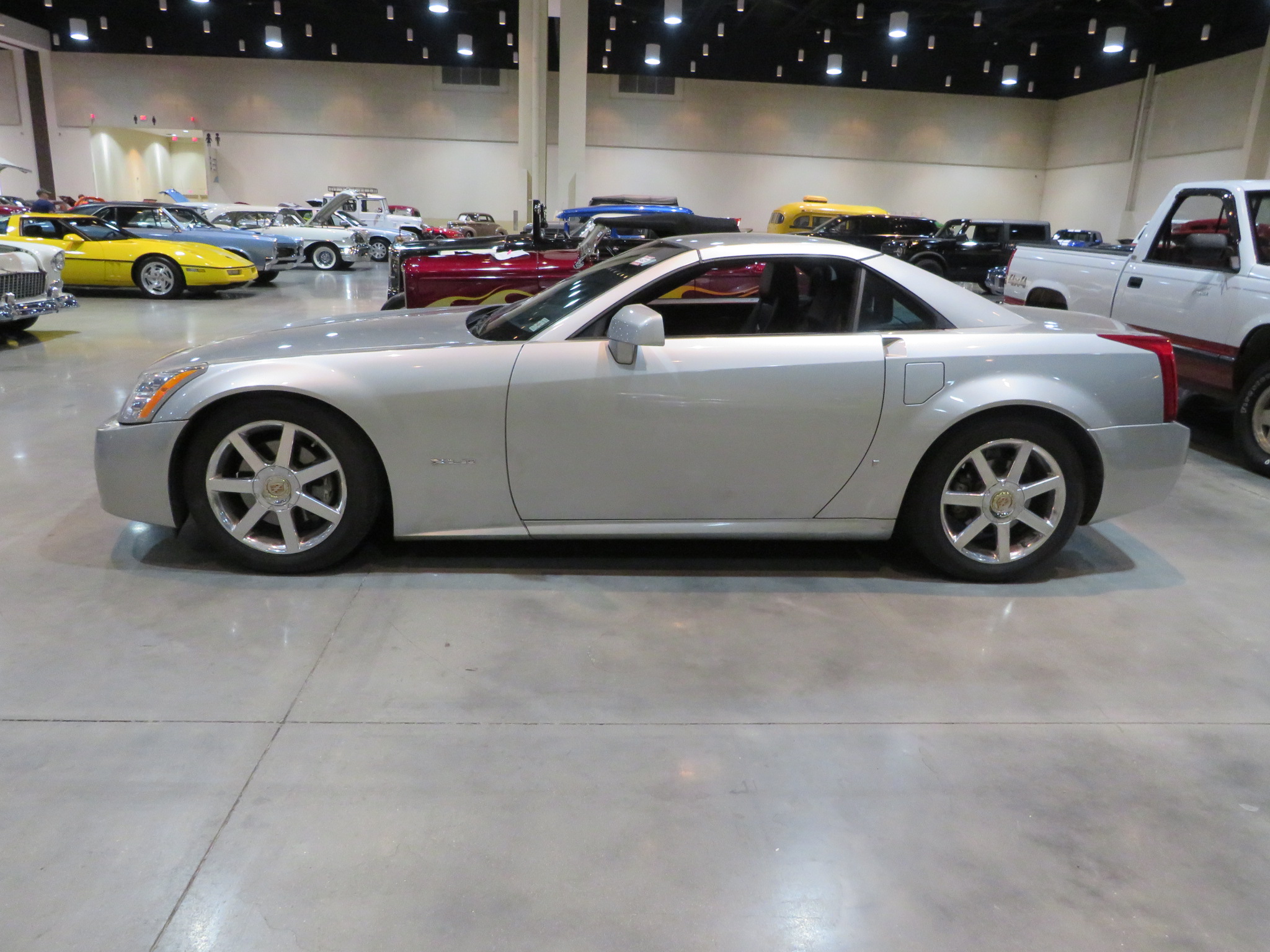 2nd Image of a 2006 CADILLAC XLR ROADSTER