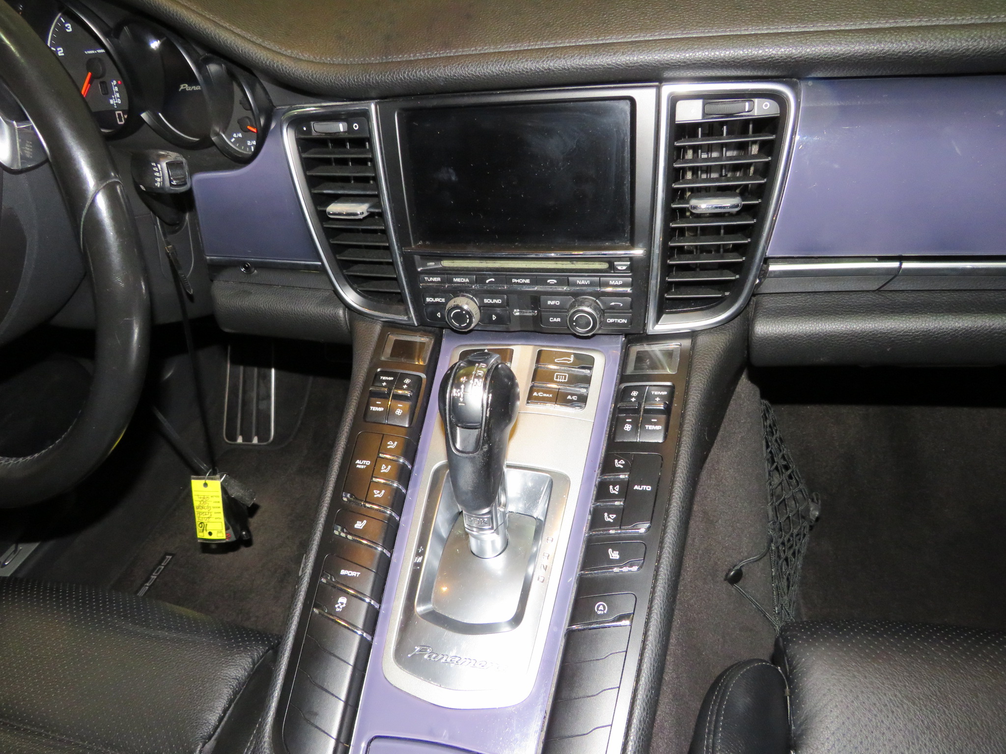 6th Image of a 2014 PORSCHE PANAMERA