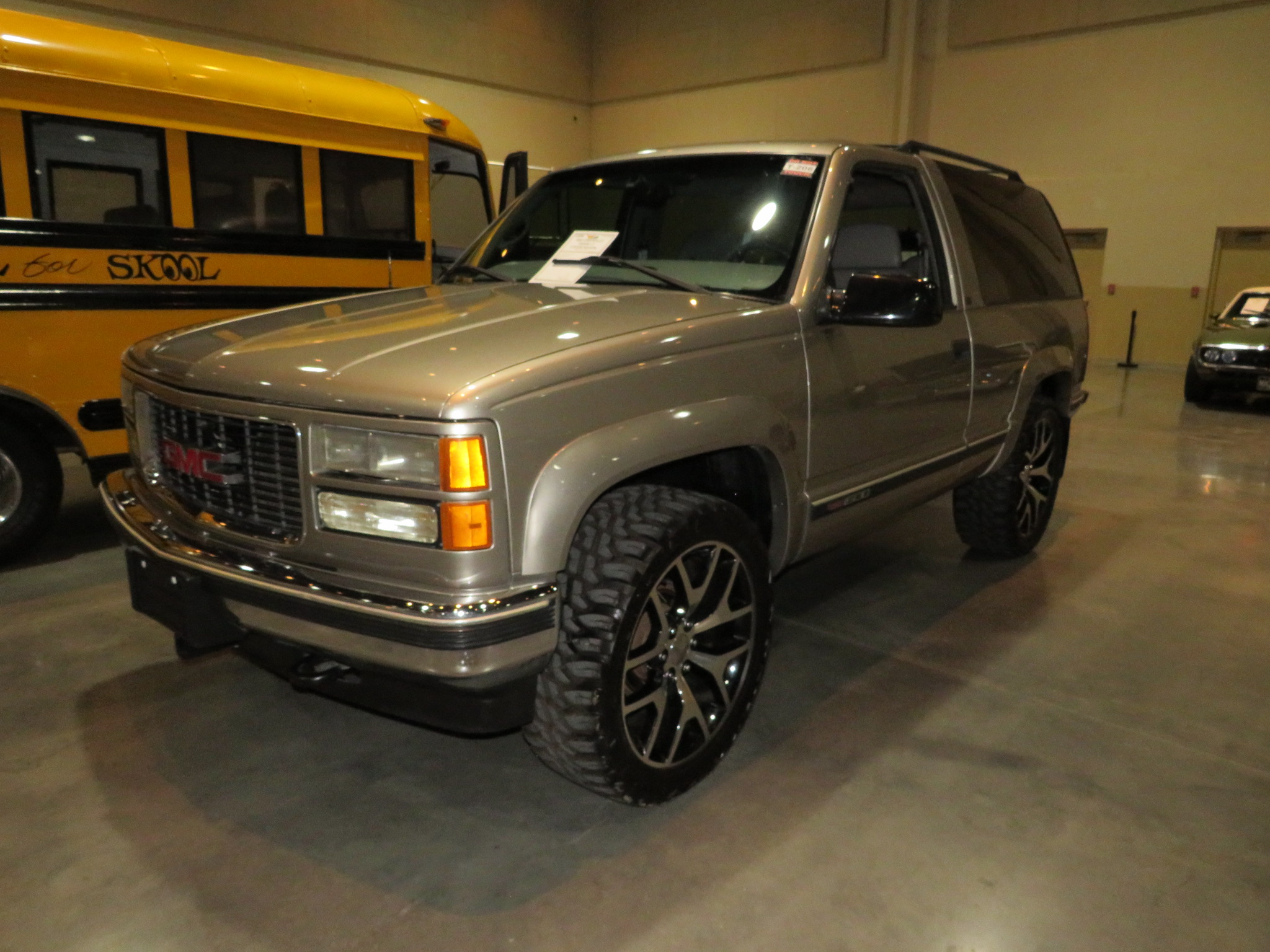 1st Image of a 1999 CHEVROLET TAHOE LT