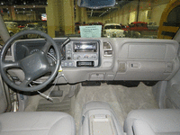 Image 5 of 12 of a 1999 CHEVROLET TAHOE LT