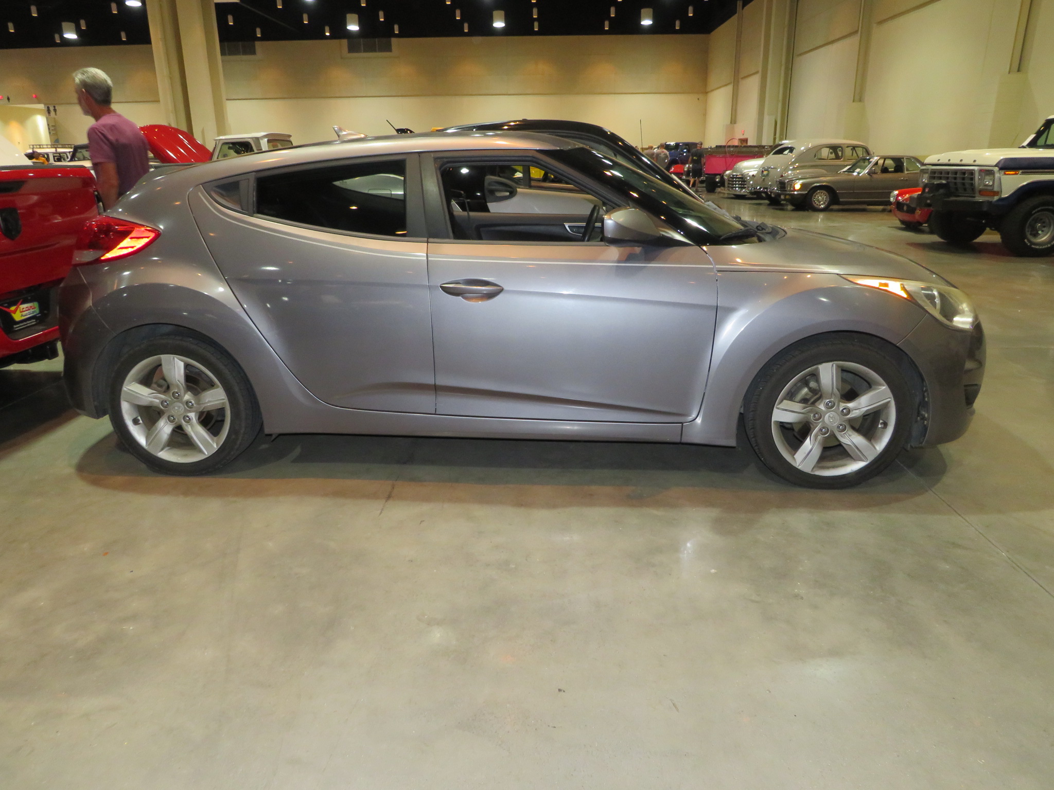 2nd Image of a 2012 HYUNDAI VELOSTER