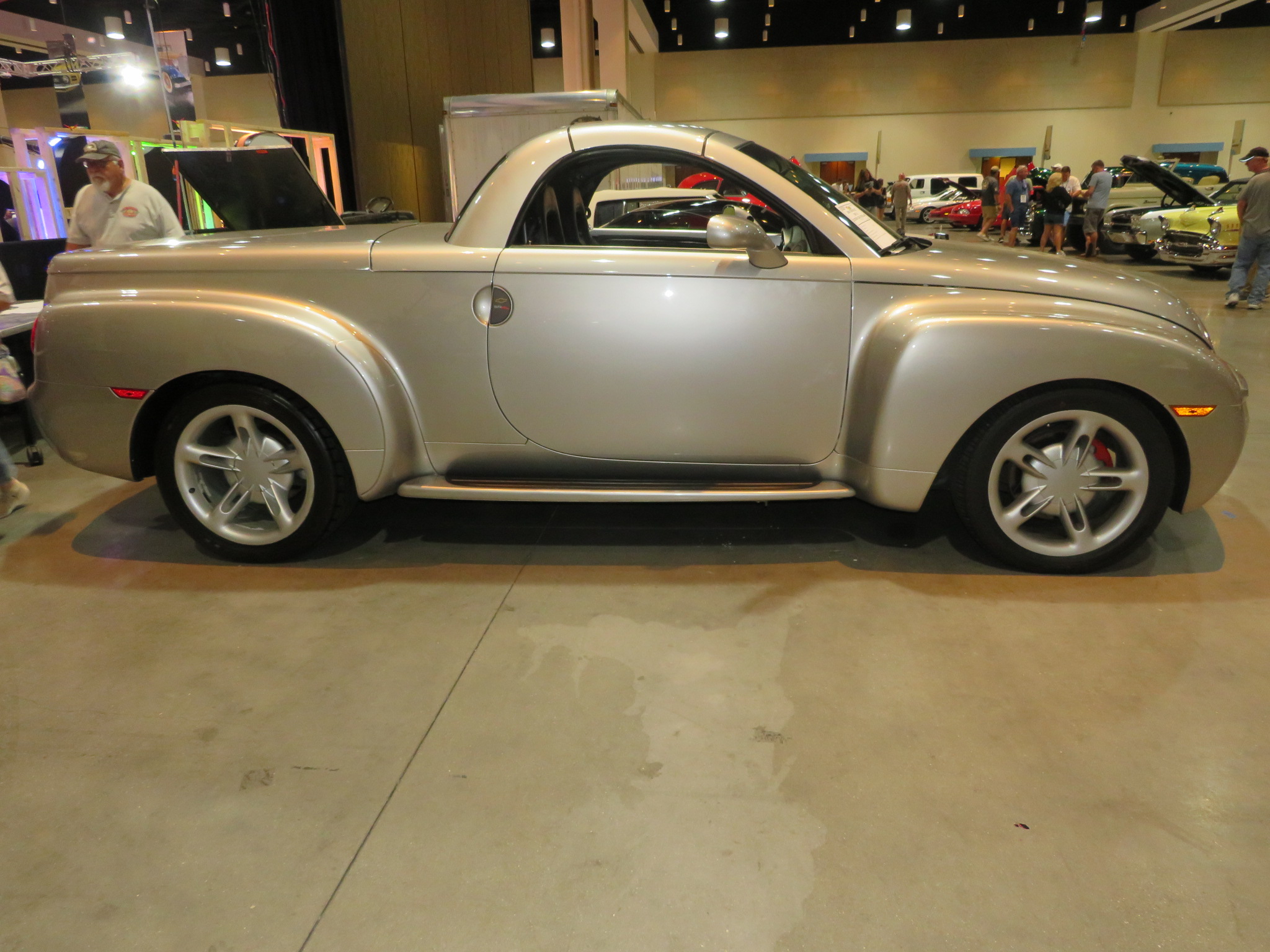 2nd Image of a 2004 CHEVROLET SSR LS