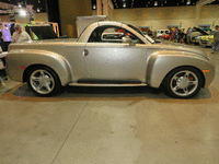 Image 3 of 12 of a 2004 CHEVROLET SSR LS