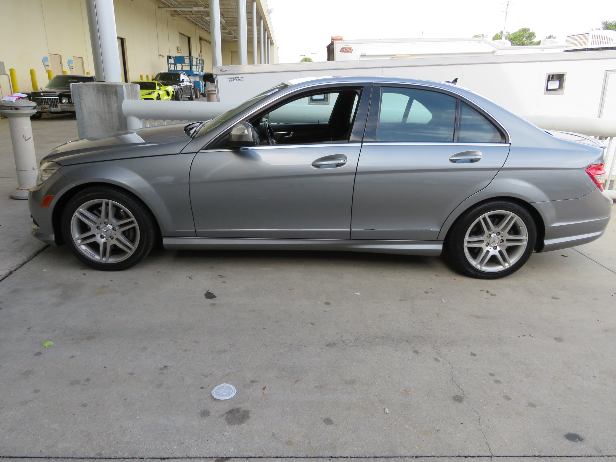 2nd Image of a 2008 MERCEDES-BENZ C-CLASS C350