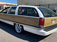 Image 2 of 9 of a 1993 BUICK ROADMASTER ESTATE WAGON