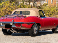 Image 3 of 11 of a 1971 JAGUAR XKE