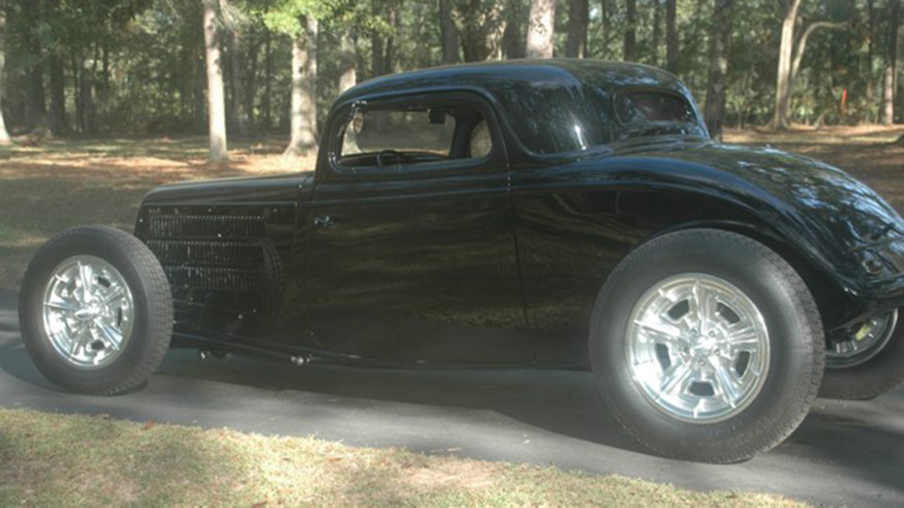 2nd Image of a 1934 FORD THREE WINDOW