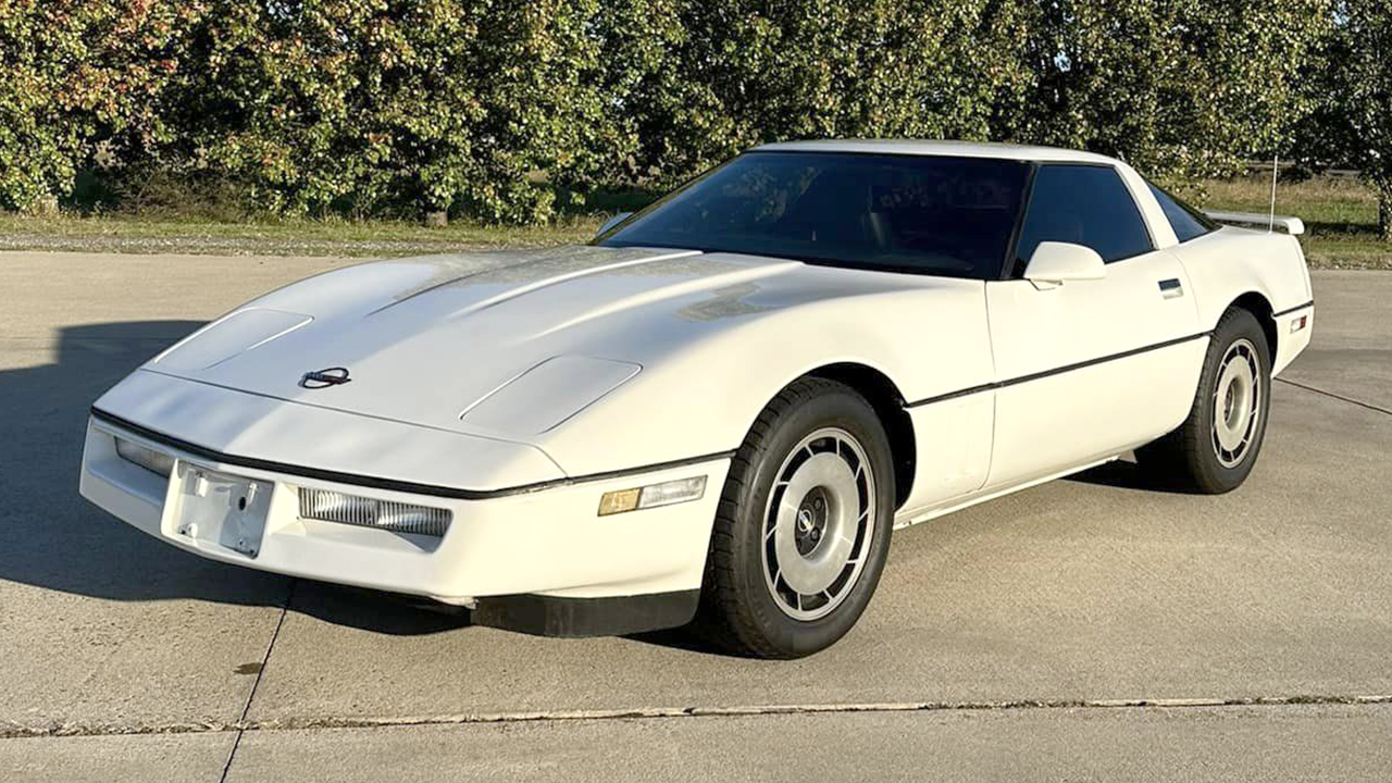 2nd Image of a 1984 CHEVROLET CORVETTE