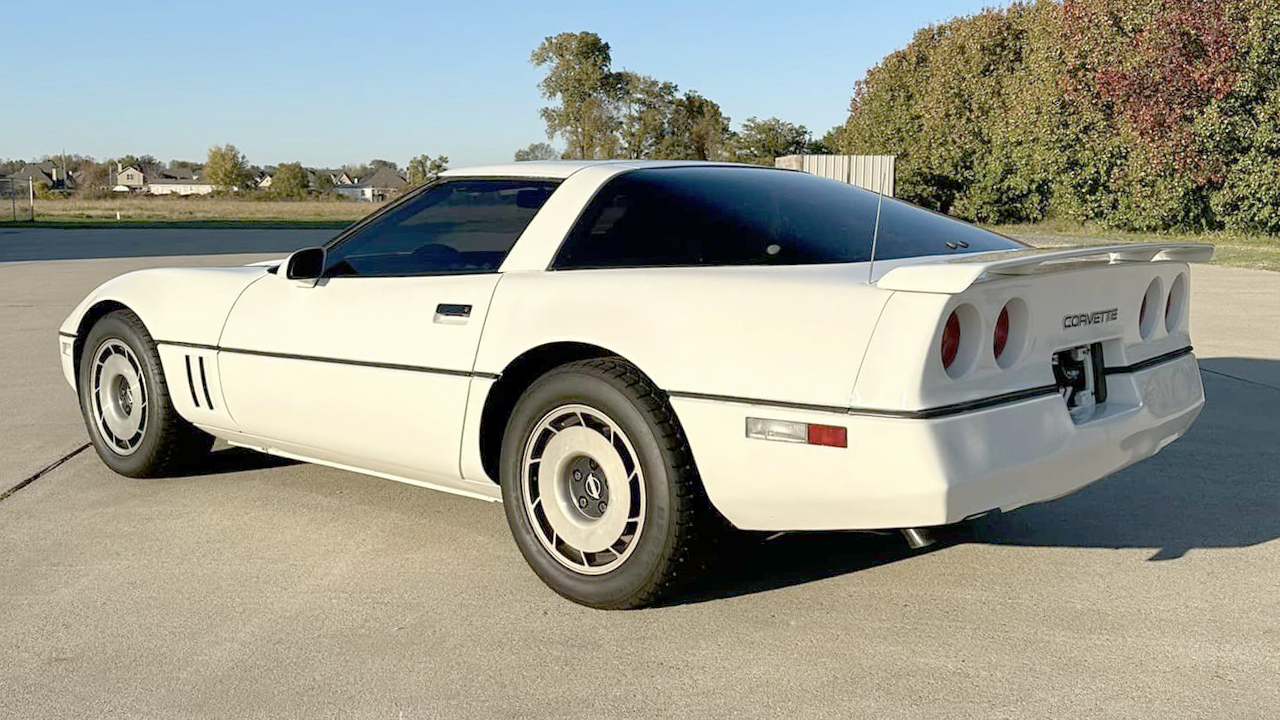 3rd Image of a 1984 CHEVROLET CORVETTE